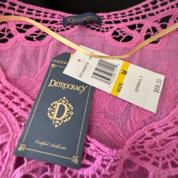 Democracy pink, embroidered peasant top. - Picture 5 of 7